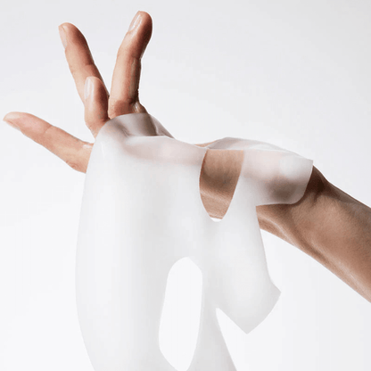 Pose du masque Biodance Hydro Cera-Nol sur le visage